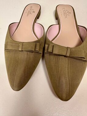 ANTONIO MELANI Olive Pointed-Toe Bow Backless Flats with Pink Insole
